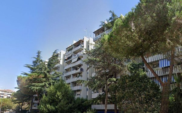 locale commerciale in vendita a Roma in zona Collatino