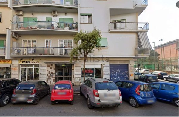 locale commerciale in vendita a Roma in zona Prenestino-Centocelle