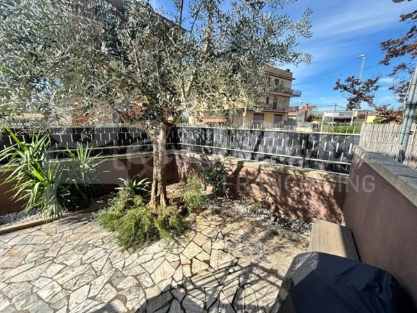 appartamento in vendita a Roma in zona Colle del Sole