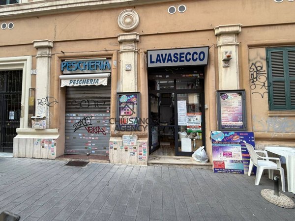 locale commerciale in vendita a Roma
