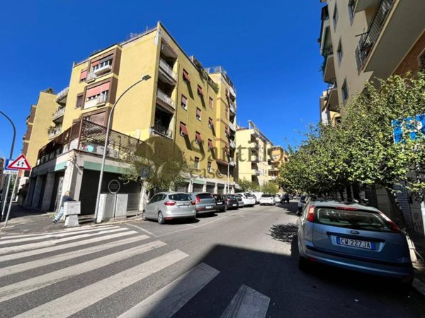 appartamento in vendita a Roma in zona Appio Latino