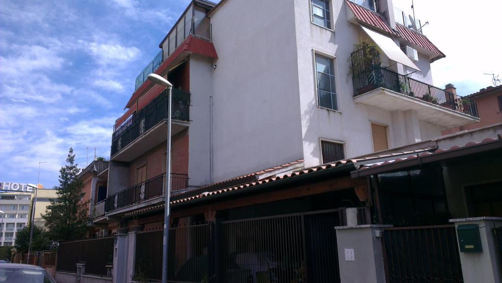 appartamento in vendita a Roma in zona Torre Angela