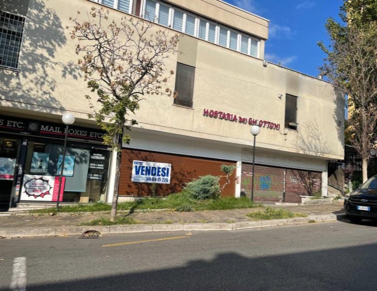 negozio in vendita a Roma in zona Castel Giubileo