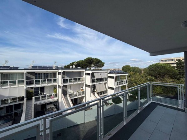 casa indipendente in vendita a Roma in zona Acilia