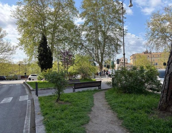 locale commerciale in vendita a Roma in zona Testaccio