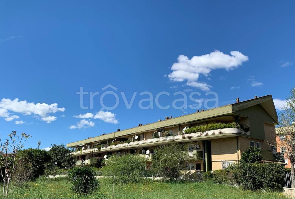 appartamento in vendita a Roma in zona Spinaceto