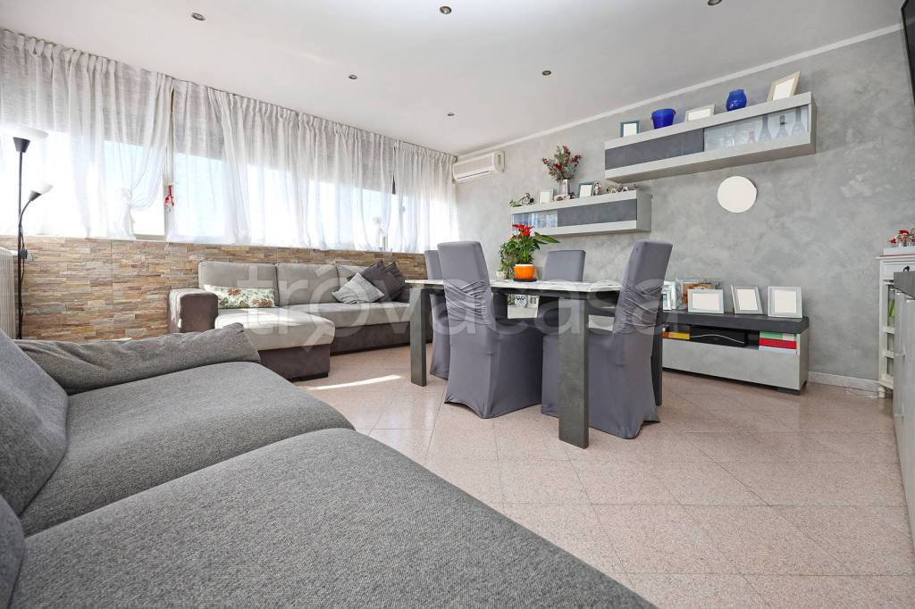 appartamento in vendita a Roma in zona Vitinia