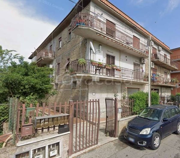 appartamento in vendita a Roma in zona Lago Regillo