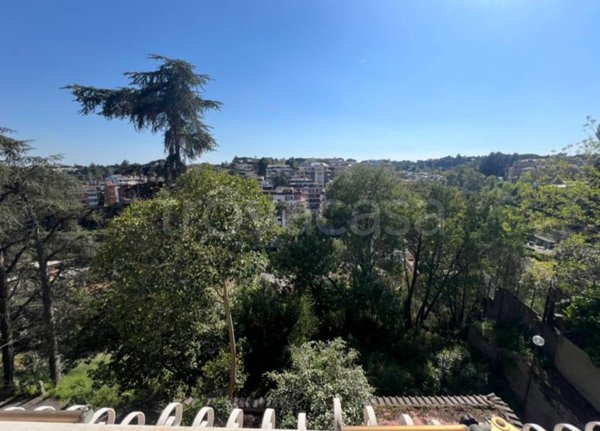 appartamento in vendita a Roma in zona Tomba di Nerone