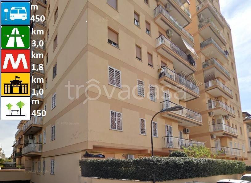 appartamento in vendita a Roma in zona Torre Angela