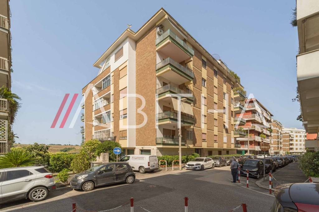 appartamento in vendita a Roma in zona Tor di Quinto