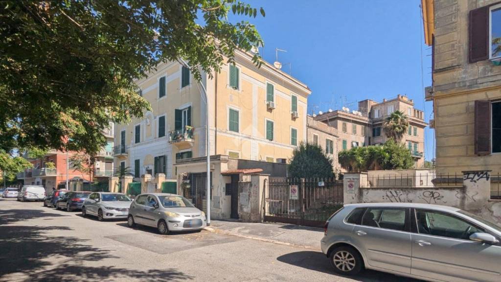 appartamento in vendita a Roma in zona Tuscolano