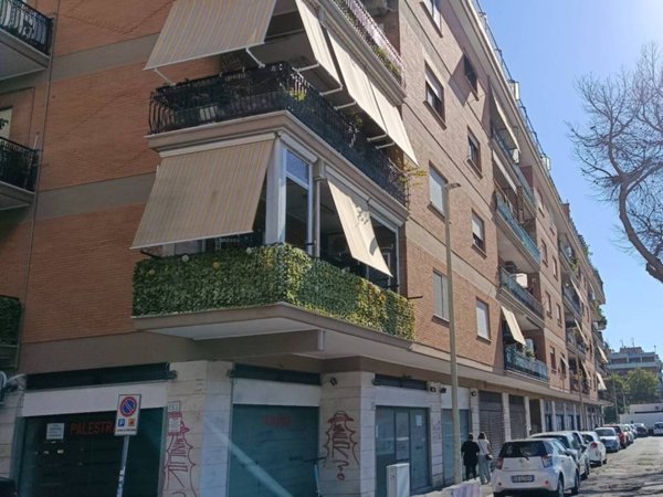 appartamento in vendita a Roma in zona Ostia