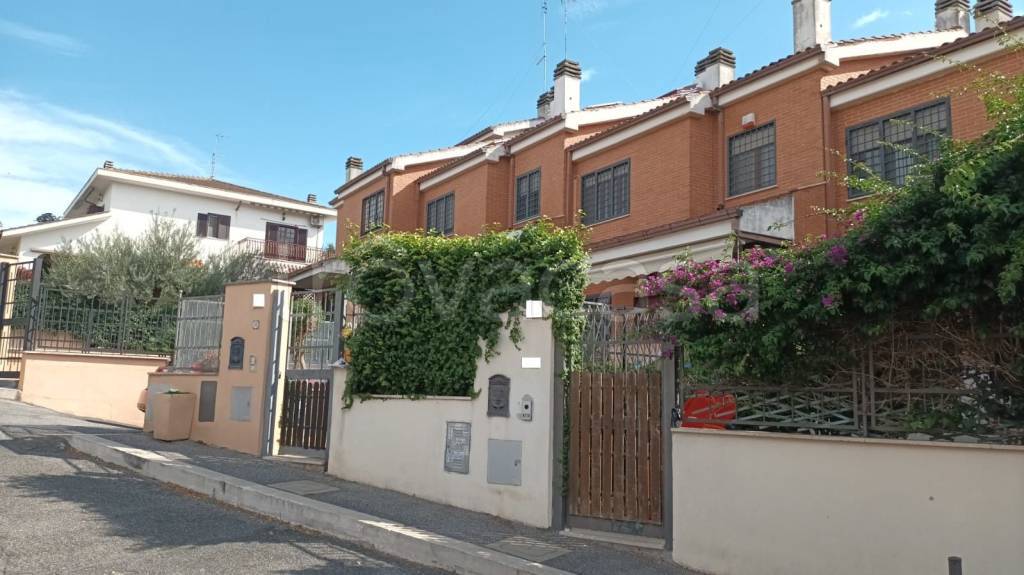 casa indipendente in vendita a Roma