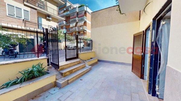 appartamento in vendita a Roma in zona Corviale