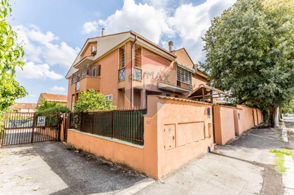 appartamento in vendita a Roma in zona Acilia