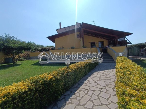 casa indipendente in vendita a Roma in zona Finocchio