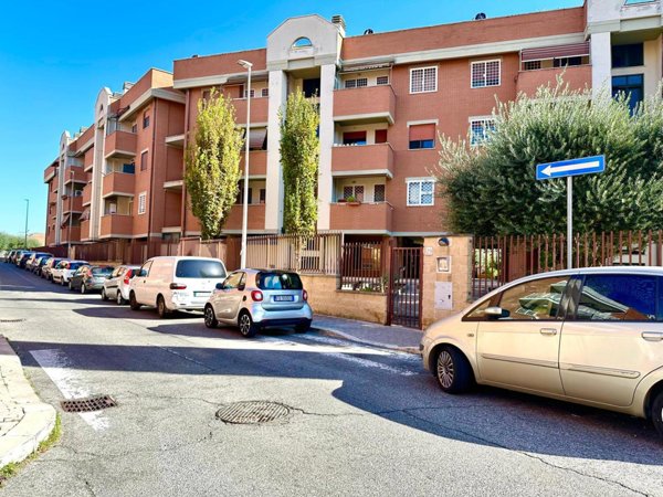 appartamento in vendita a Roma in zona Casal Monastero