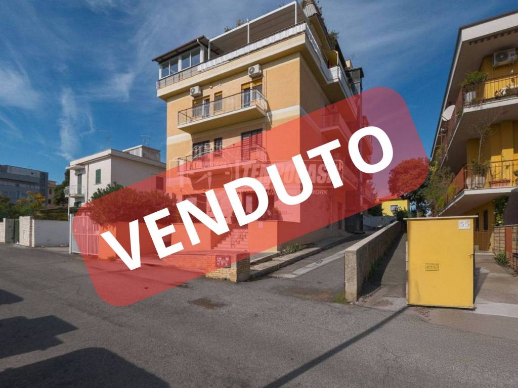 appartamento in vendita a Roma in zona Tor di Quinto