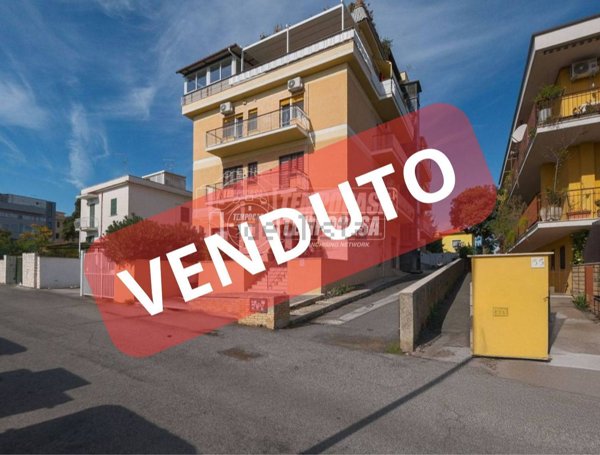appartamento in vendita a Roma in zona Tor di Quinto