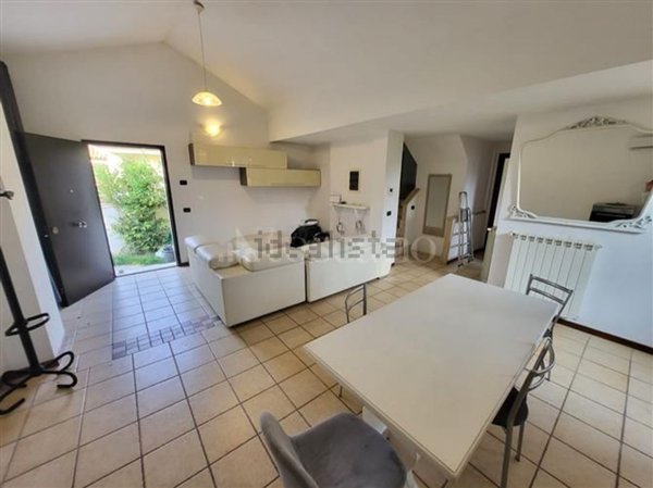 casa indipendente in vendita a Roma in zona Infernetto