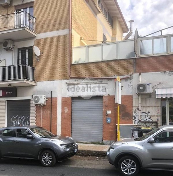 locale commerciale in vendita a Roma in zona Tor Bella Monaca