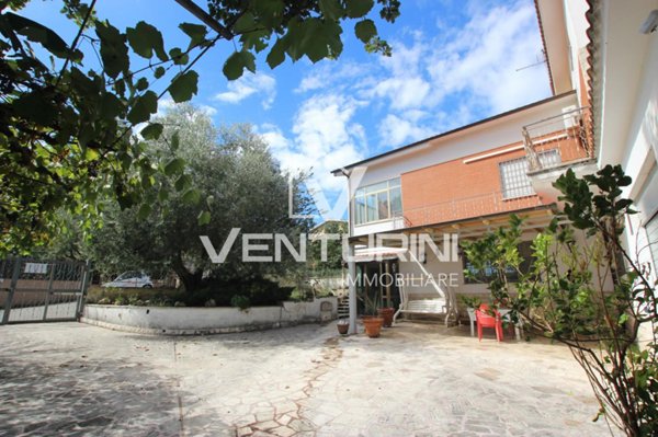 casa indipendente in vendita a Roma in zona Valle Muricana