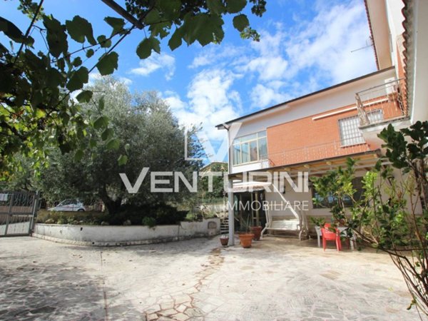 casa indipendente in vendita a Roma in zona Valle Muricana