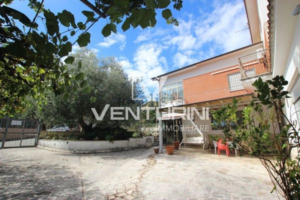 casa indipendente in vendita a Roma in zona Valle Muricana