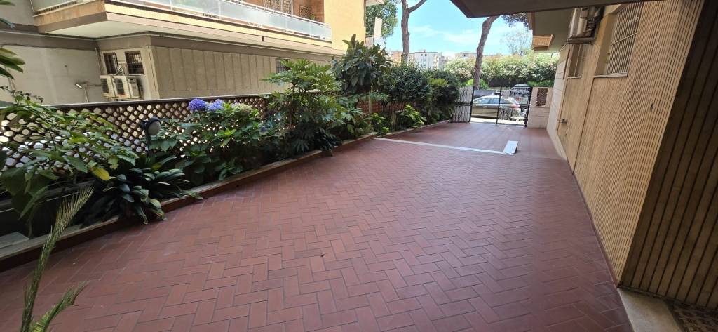 appartamento in vendita a Roma in zona Ostia