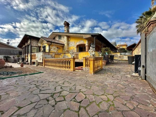 casa indipendente in vendita a Roma in zona Case Rosse