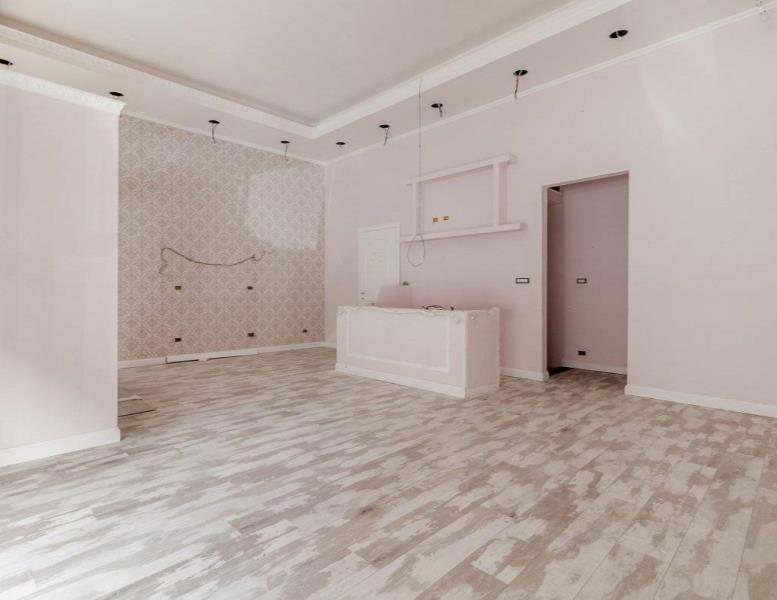 negozio in vendita a Roma in zona Appio Claudio