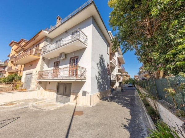 appartamento in vendita a Roma in zona Casal Morena