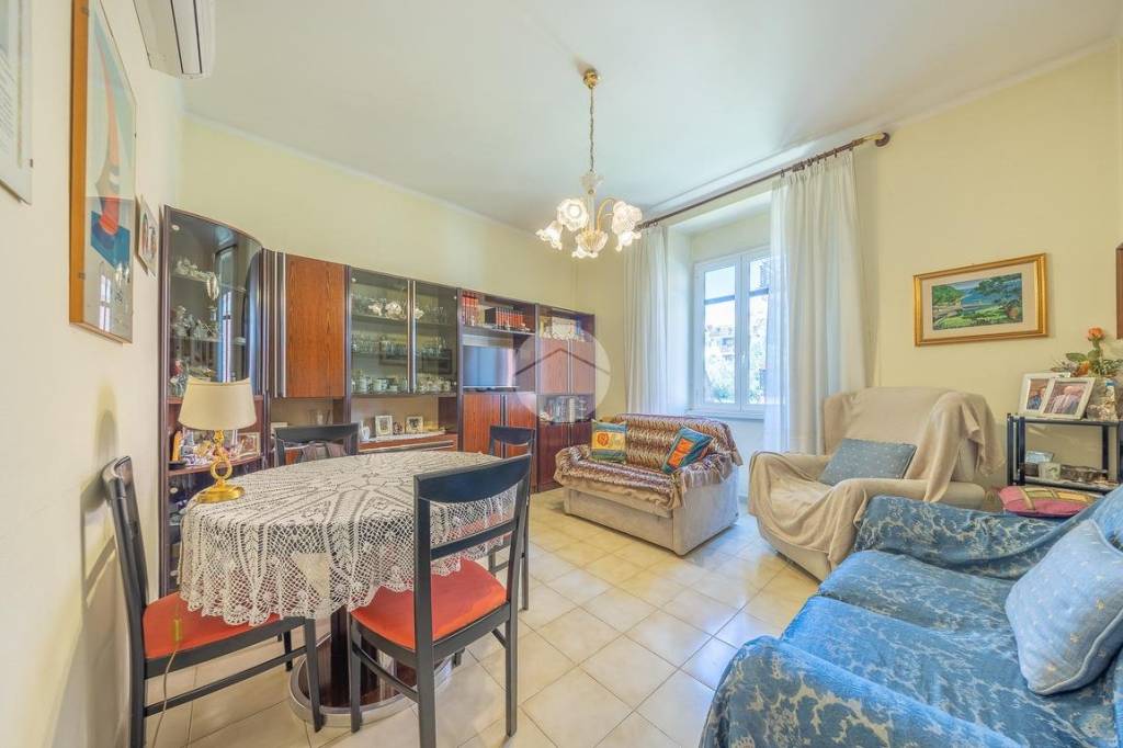 appartamento in vendita a Roma in zona Appio Pignatelli