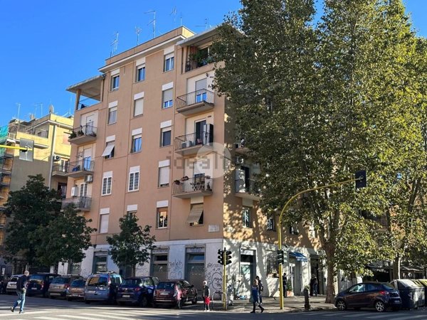 appartamento in vendita a Roma in zona Appio Claudio