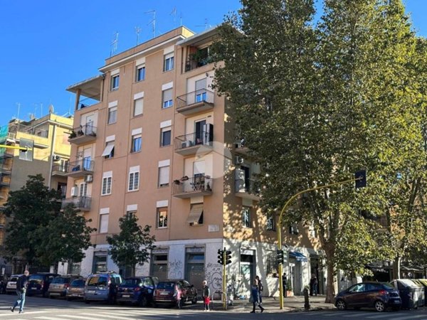 appartamento in vendita a Roma in zona Appio Claudio