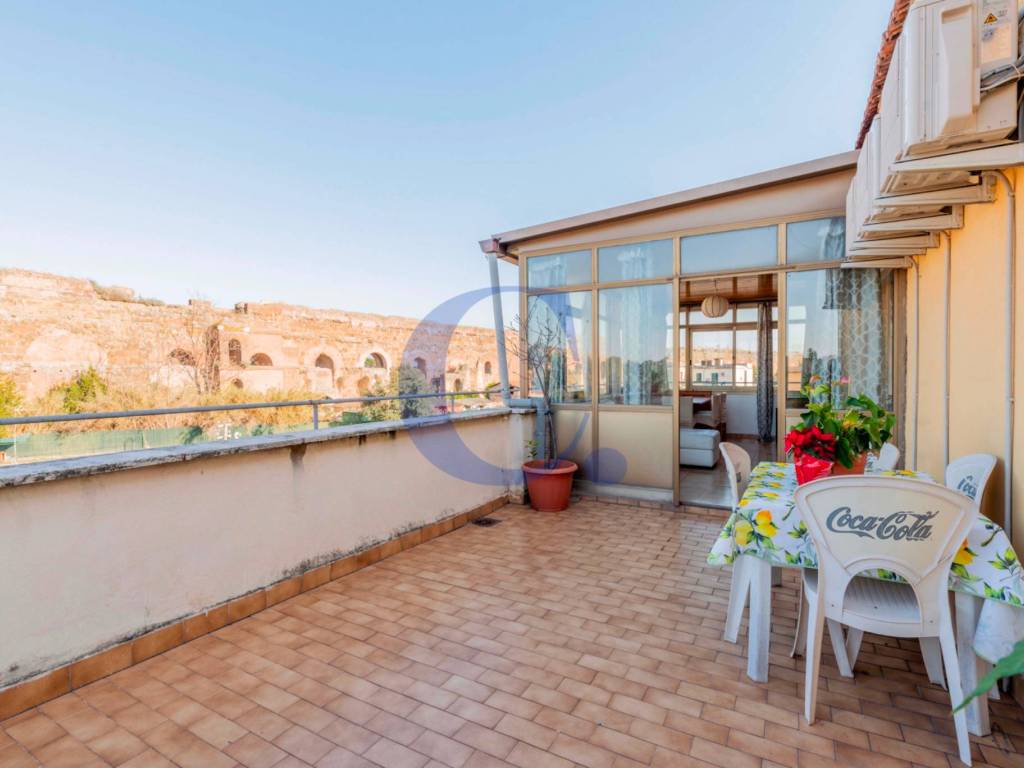 appartamento in vendita a Roma in zona Appio Latino