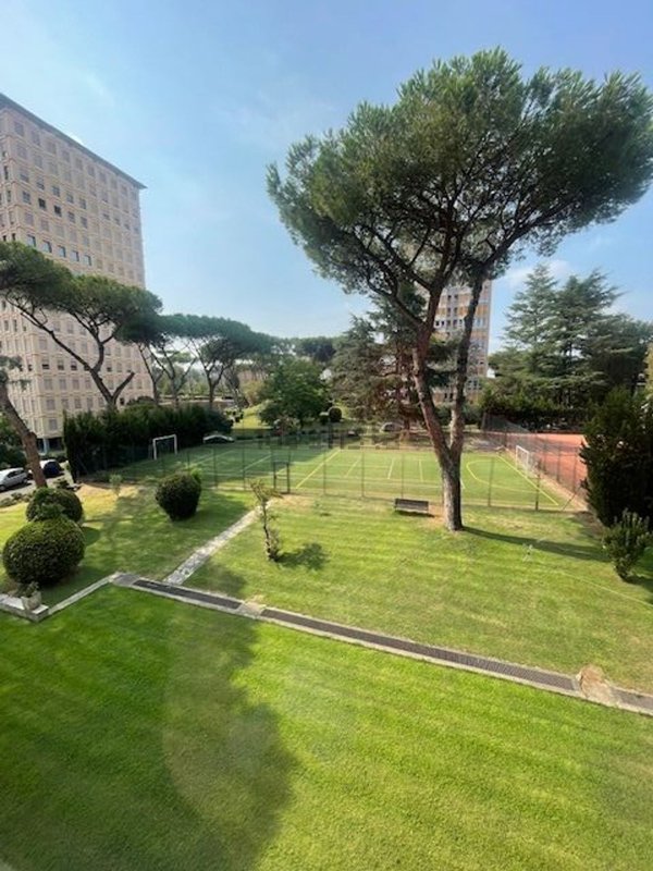 appartamento in vendita a Roma in zona EUR