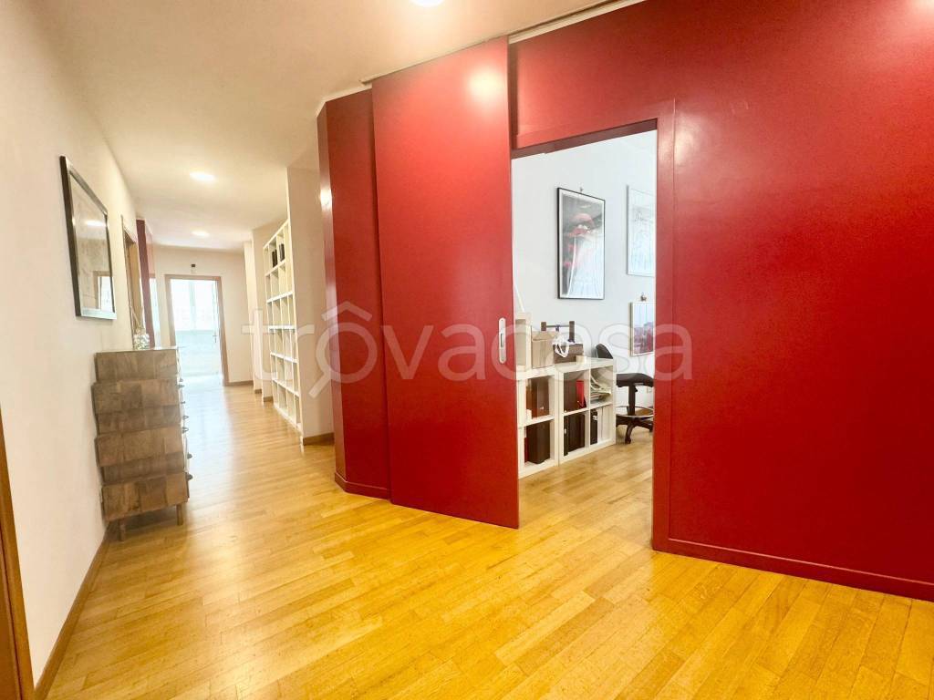 appartamento in vendita a Roma in zona EUR