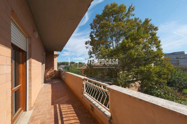 appartamento in vendita a Roma in zona Tomba di Nerone