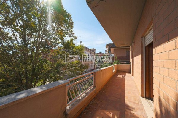 appartamento in vendita a Roma in zona Tomba di Nerone