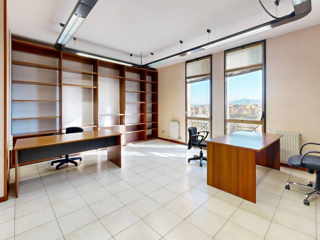 ufficio in vendita a Roma in zona Alessandrino