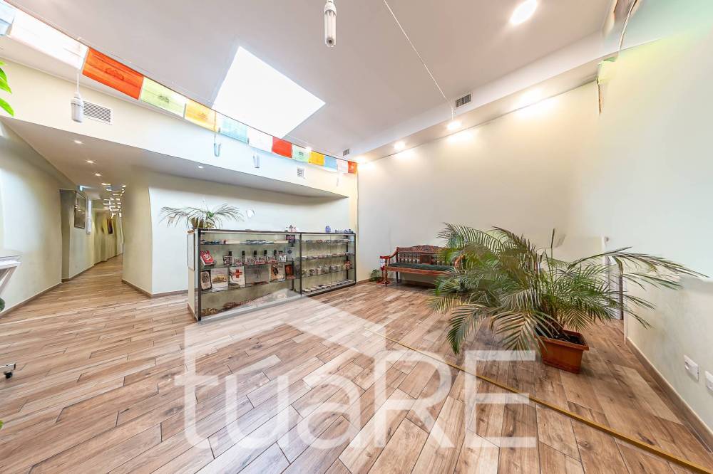 negozio in vendita a Roma in zona Rione Monti/Campitelli