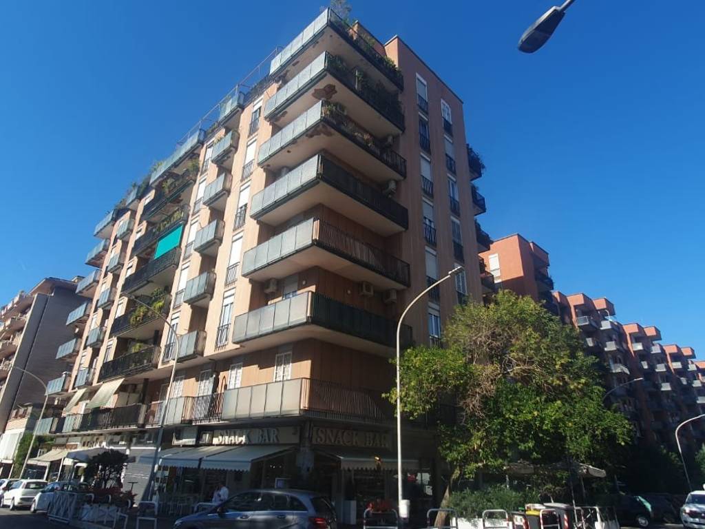 appartamento in vendita a Roma in zona Ardeatino
