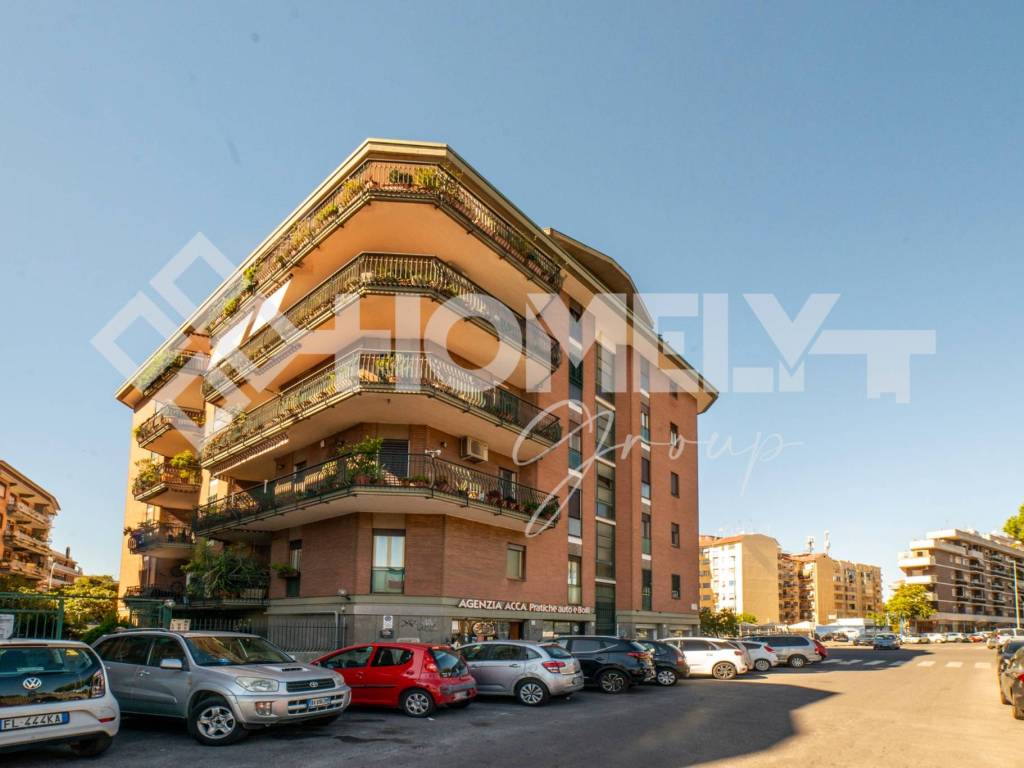 appartamento in vendita a Roma in zona Tuscolano