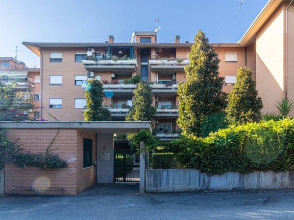 appartamento in vendita a Roma in zona Corviale