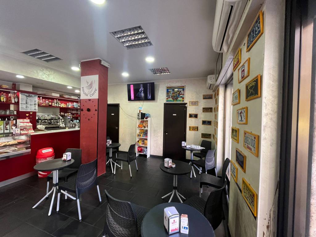 negozio in vendita a Roma in zona Tuscolano