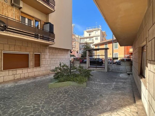 appartamento in vendita a Roma in zona Appio Latino