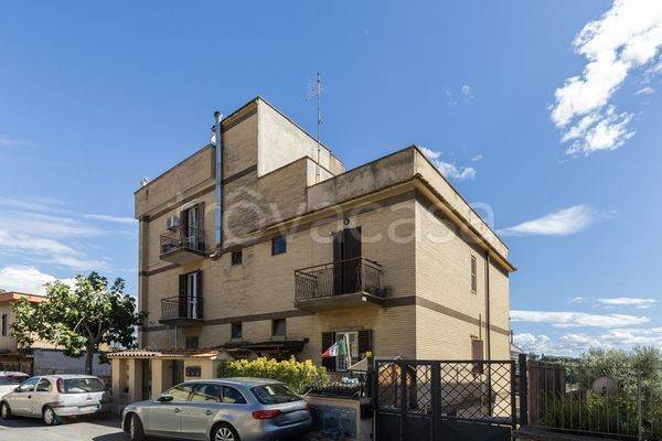 appartamento in vendita a Roma in zona Prima Porta