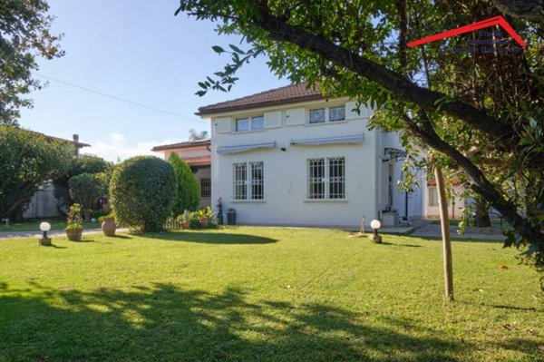 casa indipendente in vendita a Roma in zona Infernetto